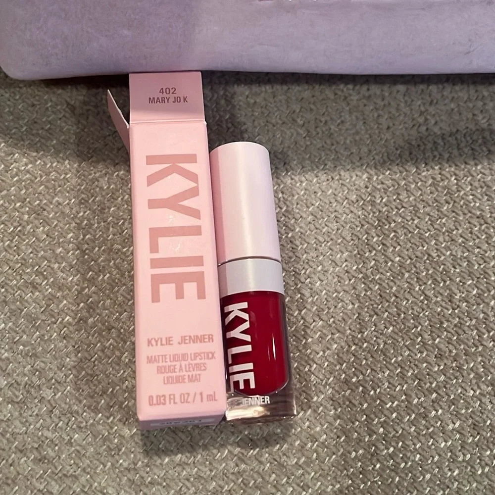 Kylie Cosmetics Lip Gloss - Mary Jo K Red
